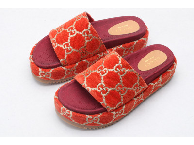GUC LEATHER SLIDE