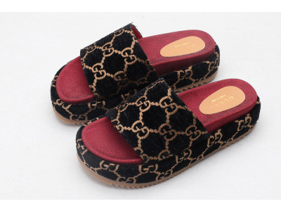GUC LEATHER SLIDE