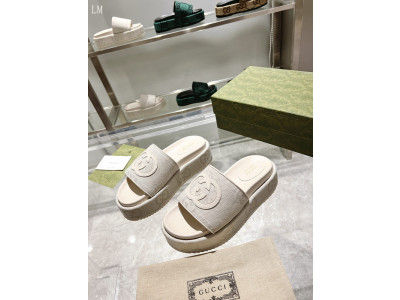 GUC LEATHER SLIDE