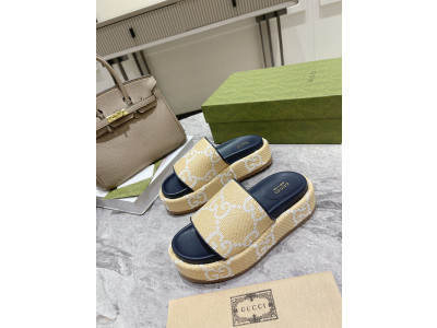GUC LEATHER SLIDE