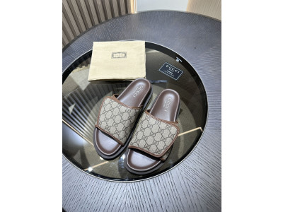 GUC LEATHER SLIDE