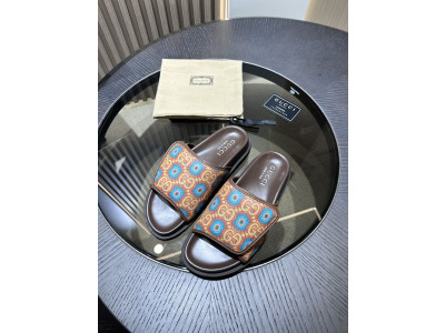 GUC LEATHER SLIDE
