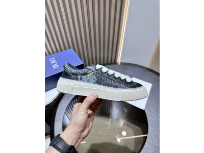 DR B33 SNEAKER