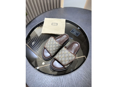 GUC LEATHER SLIDE