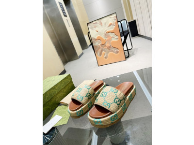 GUC LEATHER SLIDE